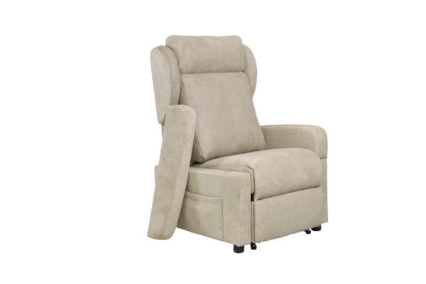 Poltrona martina beige difronte con bracciolo estratto